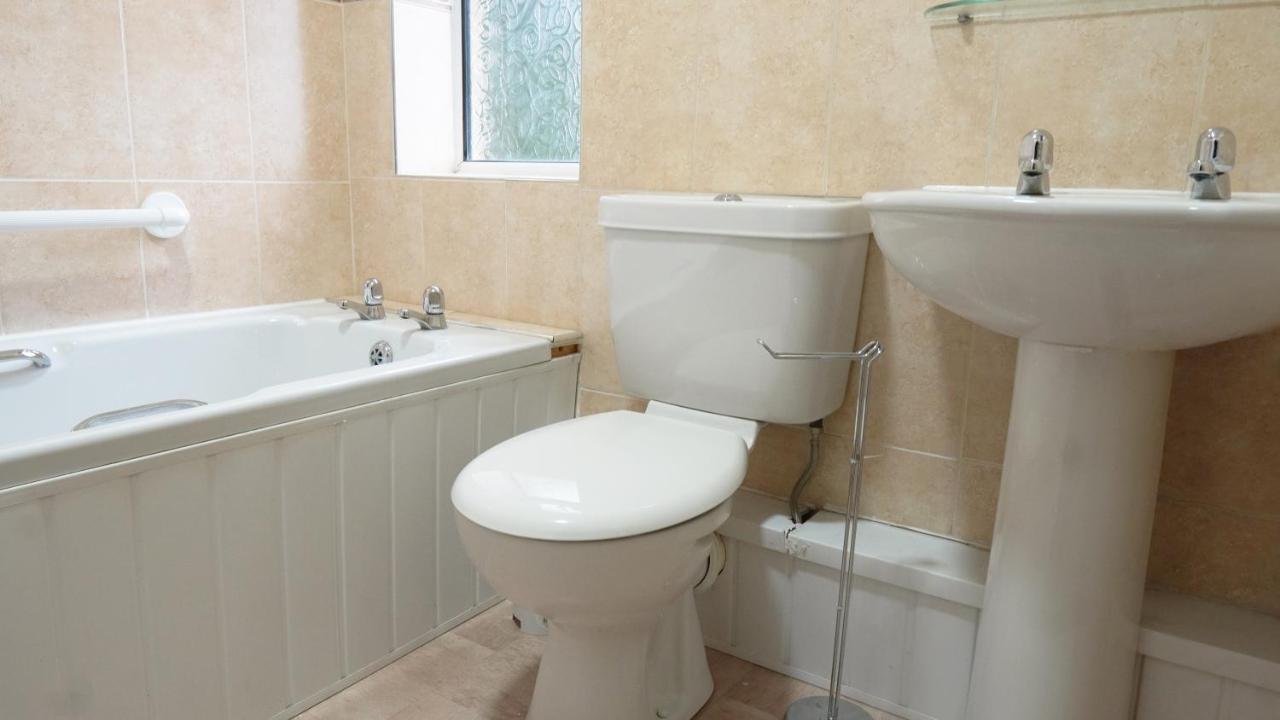 Portobello House - Four Bedroom House Perfect For Contractors - Sleeps 6 - Free Parking ウォルヴァーハンプトン エクステリア 写真