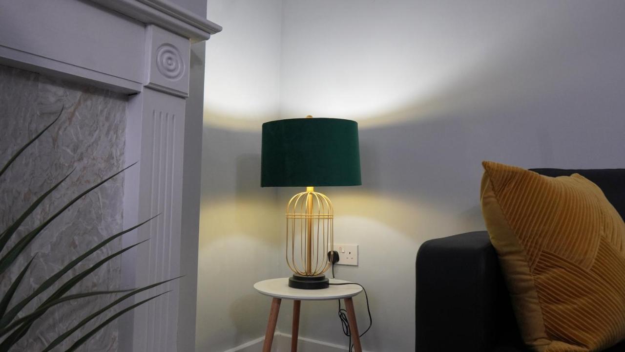 Portobello House - Four Bedroom House Perfect For Contractors - Sleeps 6 - Free Parking ウォルヴァーハンプトン エクステリア 写真