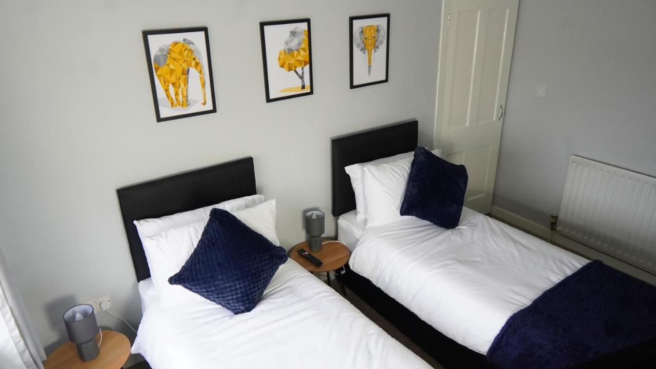 Portobello House - Four Bedroom House Perfect For Contractors - Sleeps 6 - Free Parking ウォルヴァーハンプトン エクステリア 写真