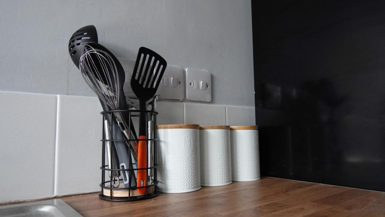 Portobello House - Four Bedroom House Perfect For Contractors - Sleeps 6 - Free Parking ウォルヴァーハンプトン エクステリア 写真