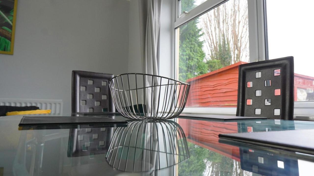 Portobello House - Four Bedroom House Perfect For Contractors - Sleeps 6 - Free Parking ウォルヴァーハンプトン エクステリア 写真