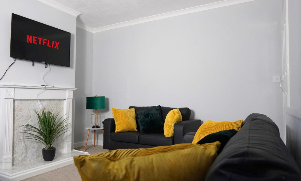 Portobello House - Four Bedroom House Perfect For Contractors - Sleeps 6 - Free Parking ウォルヴァーハンプトン エクステリア 写真
