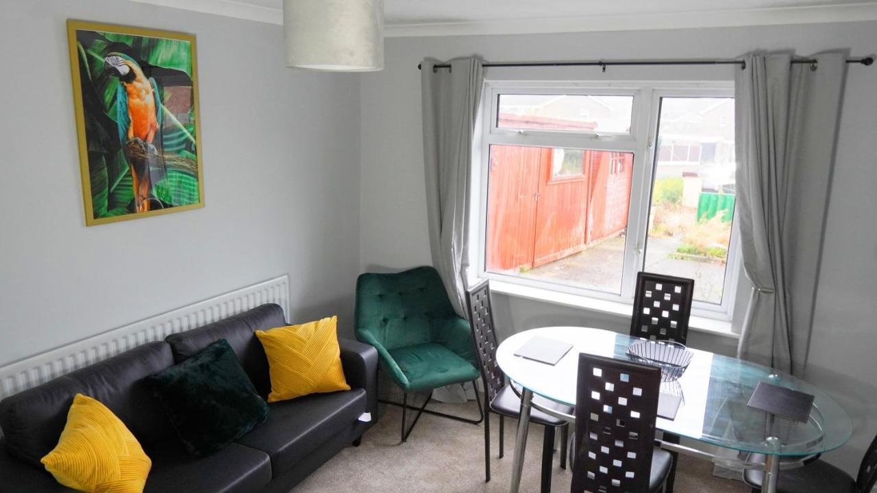 Portobello House - Four Bedroom House Perfect For Contractors - Sleeps 6 - Free Parking ウォルヴァーハンプトン エクステリア 写真