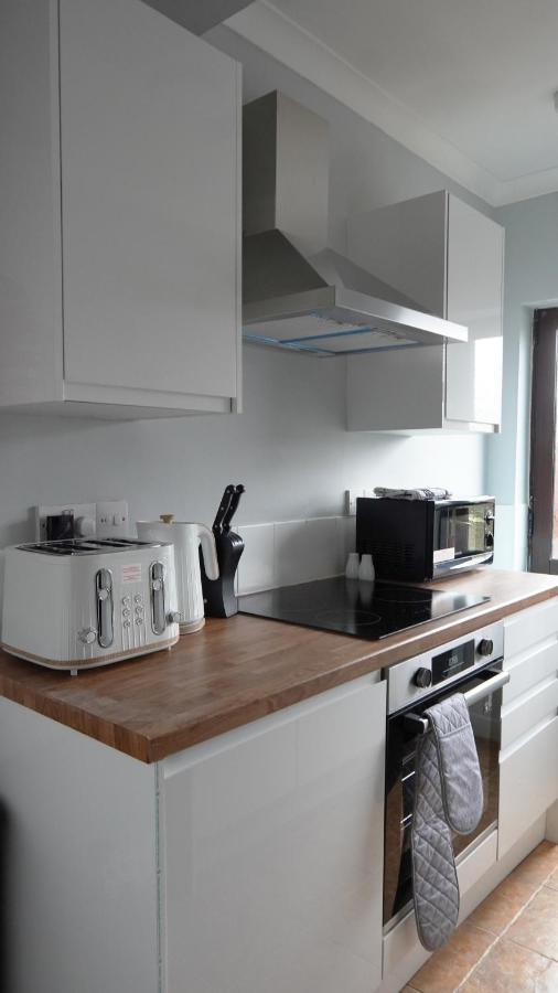 Portobello House - Four Bedroom House Perfect For Contractors - Sleeps 6 - Free Parking ウォルヴァーハンプトン エクステリア 写真